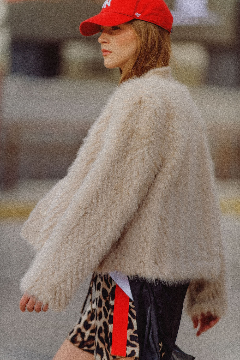 Veste courte beige en fourrure fine